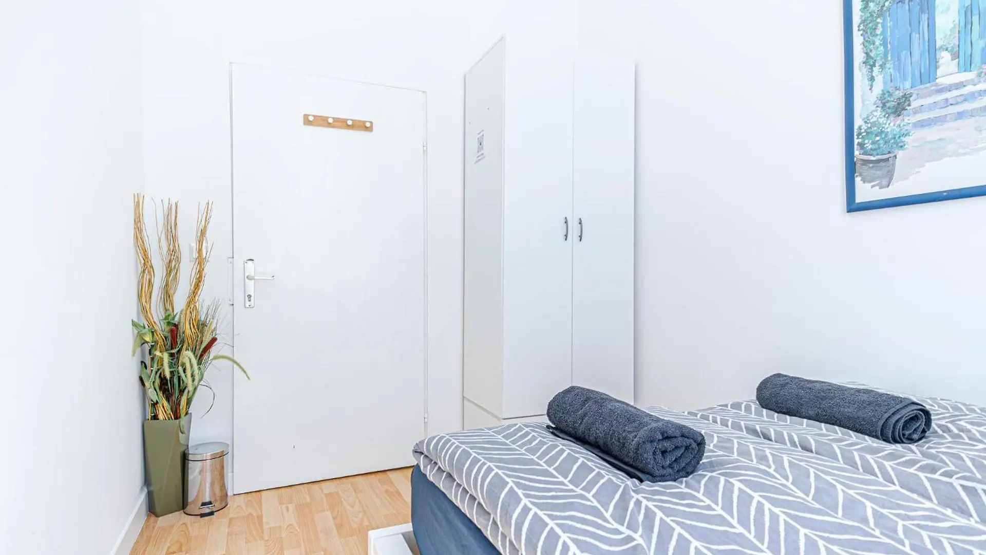 Rooms In A Shared Apartment, 6Min To Lugner City Vienna 0*,  Austria