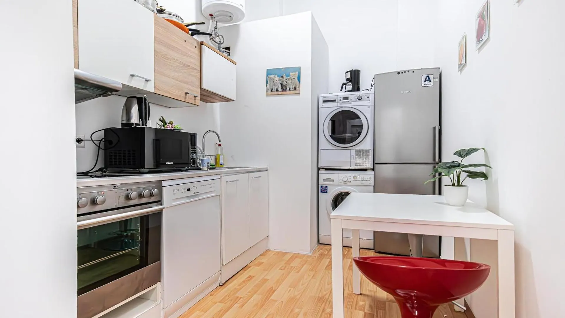 Rooms In A Shared Apartment, 6Min To Lugner City Viyana
