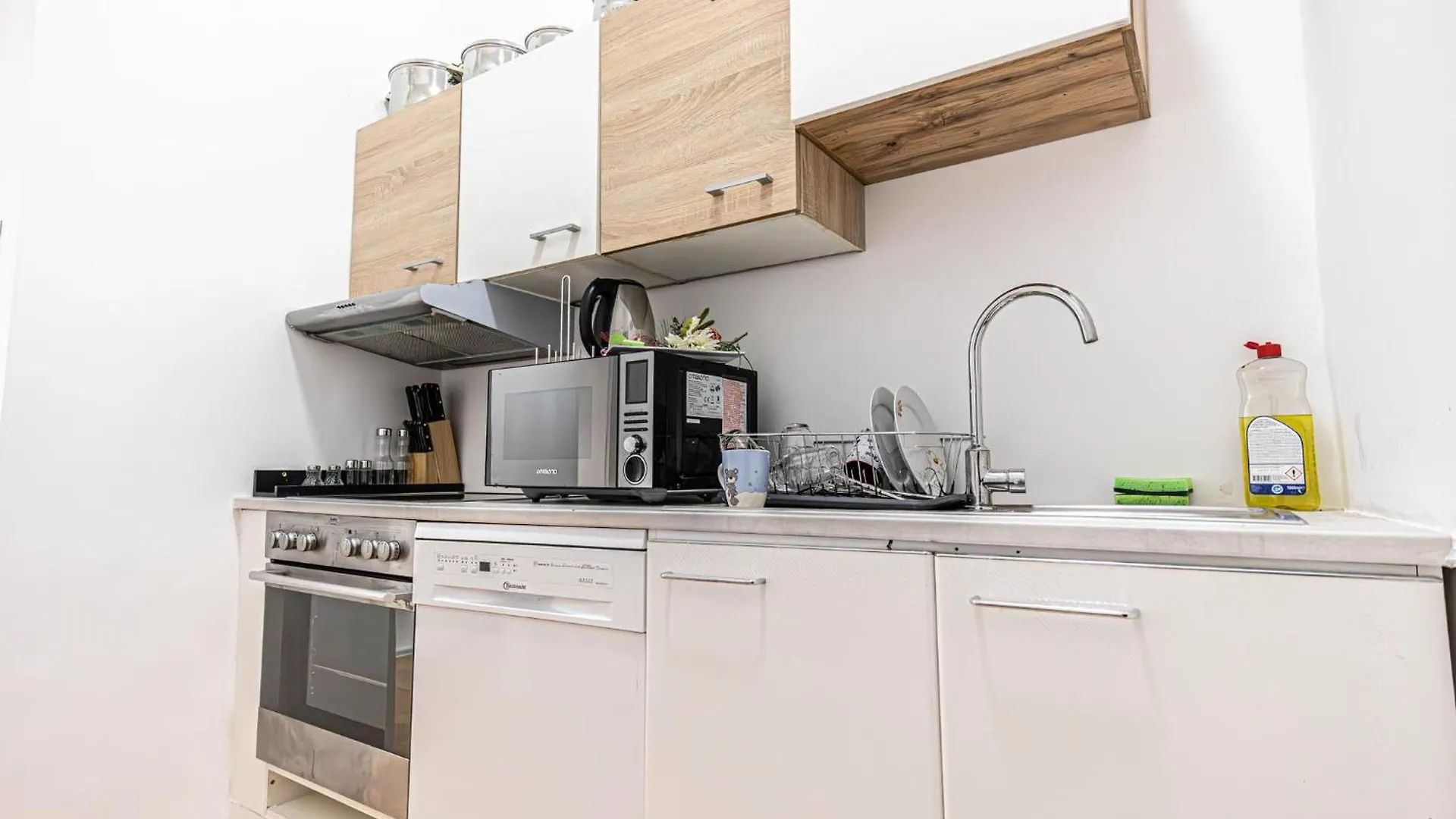 Rooms In A Shared Apartment, 6Min To Lugner City 维也纳